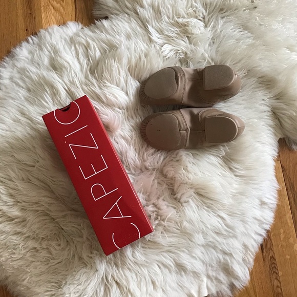 E Series Jazz Slip On Shoes - Picture 8 of 9